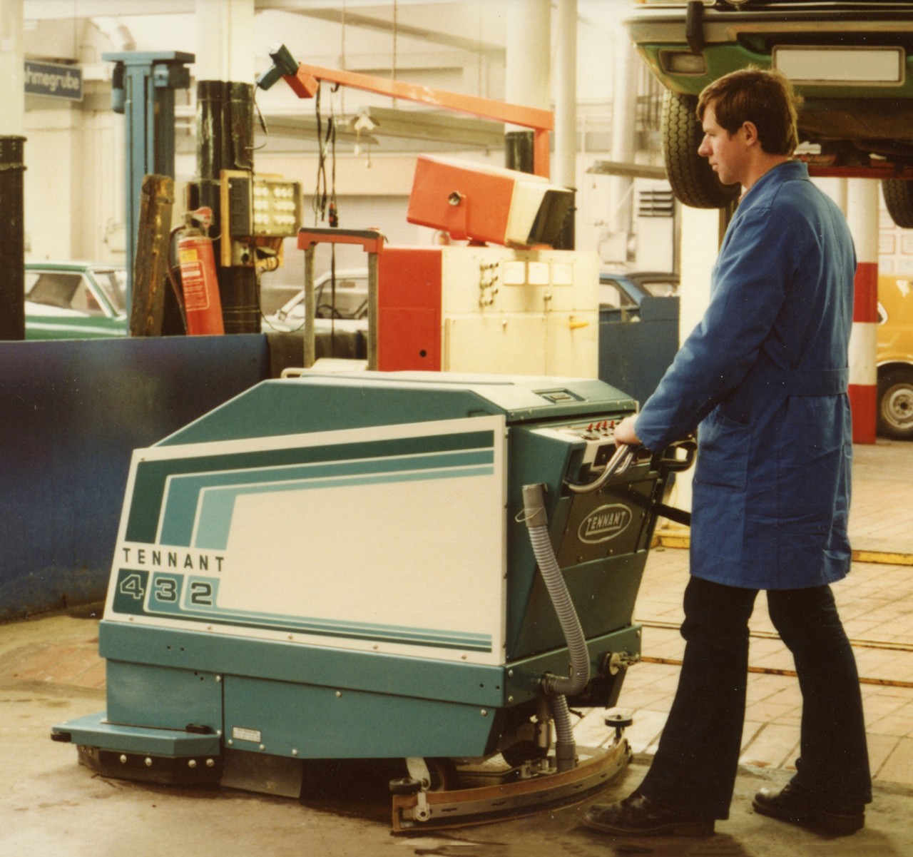 Tennant 432 Walk-Behind Scrubber
