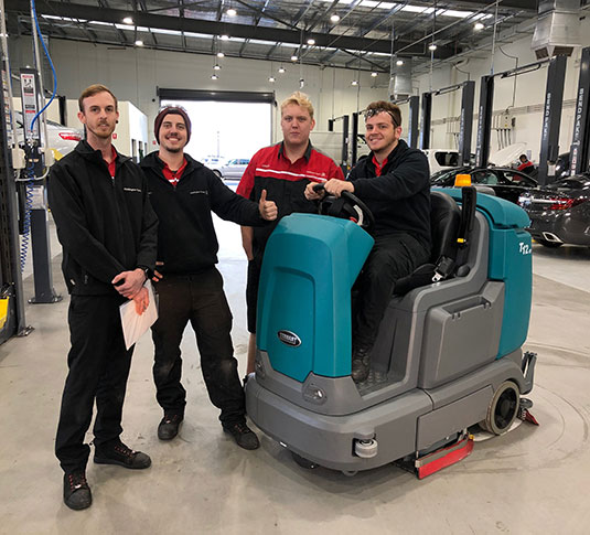 Récureuse autoportée T12 Madington Toyota et Tennant
