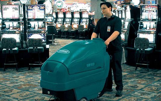 カジノのショールームを清掃する、テナントカンパニーのカーペットエクストラクター