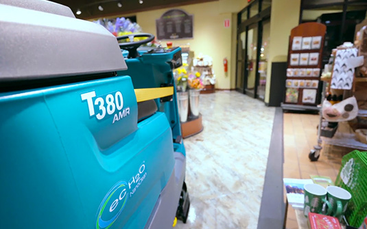 食料品店を掃除する、テナントのt380ロボット型フロアスクラバー