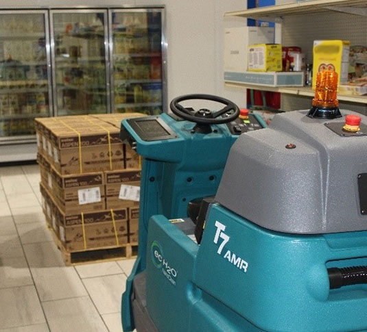 T7AMR a evitar obstáculos num ambiente de venda a retalho